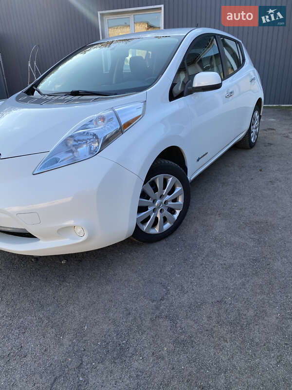 Хэтчбек Nissan Leaf 2015 в Кривом Роге
