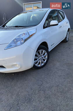 Хетчбек Nissan Leaf 2015 в  фото 2 Хетчбек Nissan Leaf 2015 в