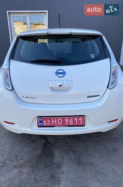 Хетчбек Nissan Leaf 2015 в  фото 7 Хетчбек Nissan Leaf 2015 в