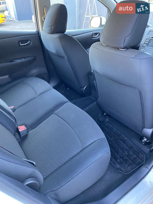 Хэтчбек Nissan Leaf 2015 в Кривом Роге