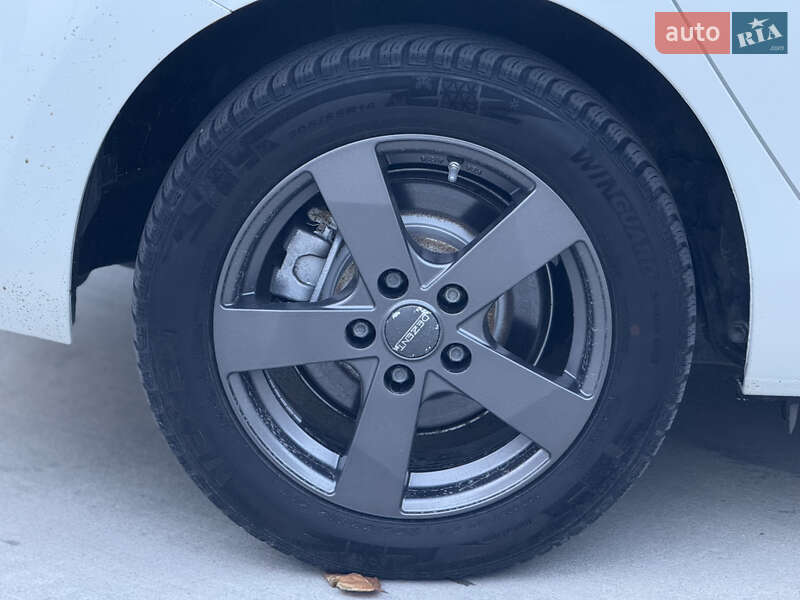 Хэтчбек Nissan Leaf 2014 в Луцке