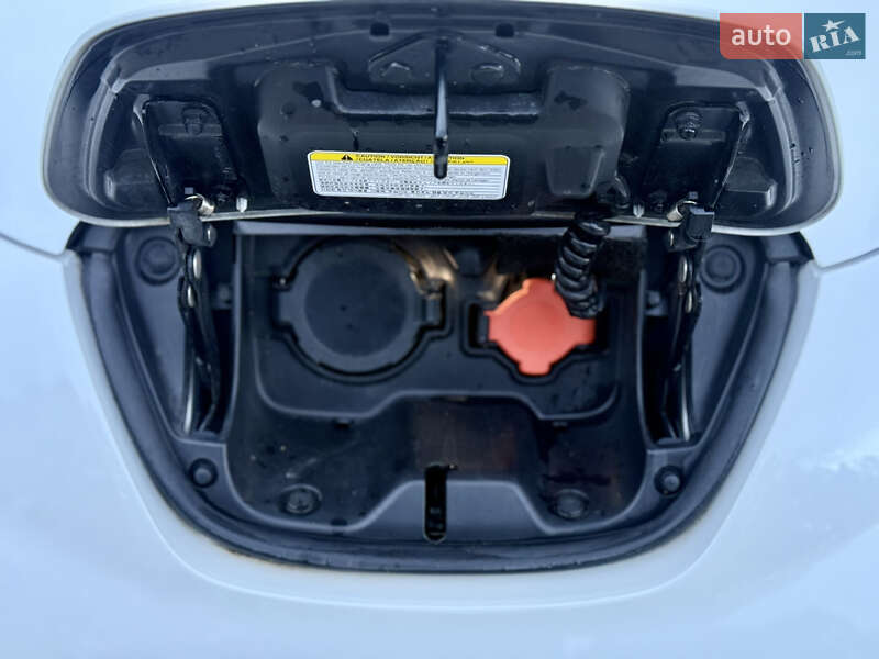 Хэтчбек Nissan Leaf 2014 в Луцке