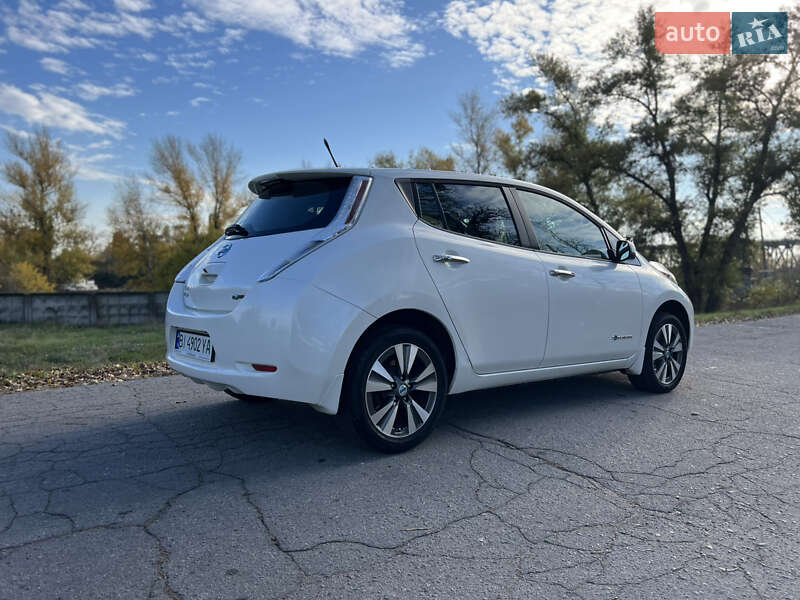 Хетчбек Nissan Leaf 2013 в Кременчуці
