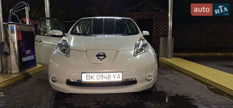 Хэтчбек Nissan Leaf 2013 в Ровно