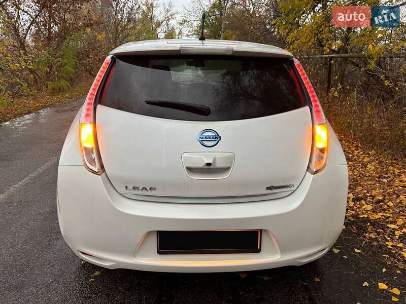 Хэтчбек Nissan Leaf 2013 в Днепре