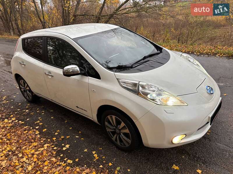 Хэтчбек Nissan Leaf 2013 в Днепре