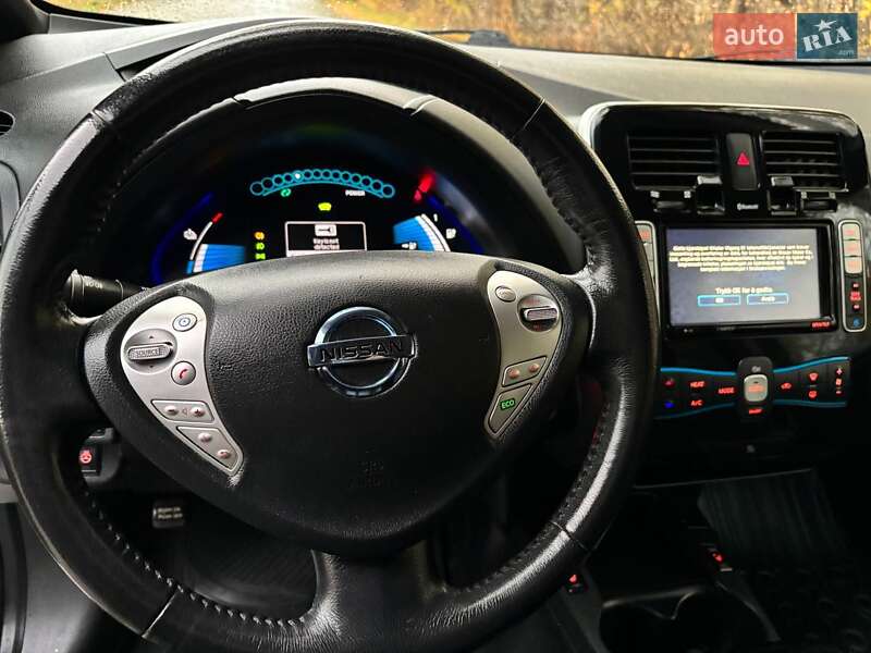 Хэтчбек Nissan Leaf 2013 в Днепре