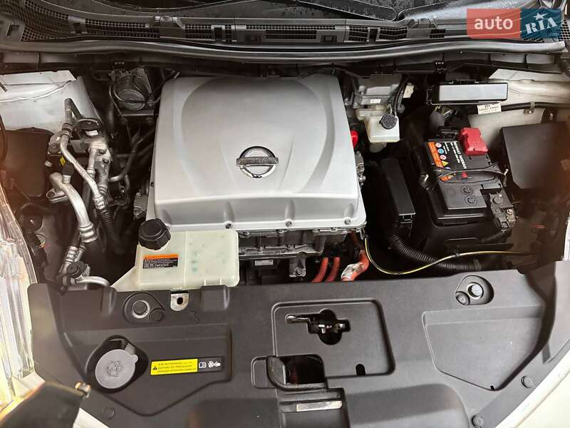Хэтчбек Nissan Leaf 2013 в Днепре