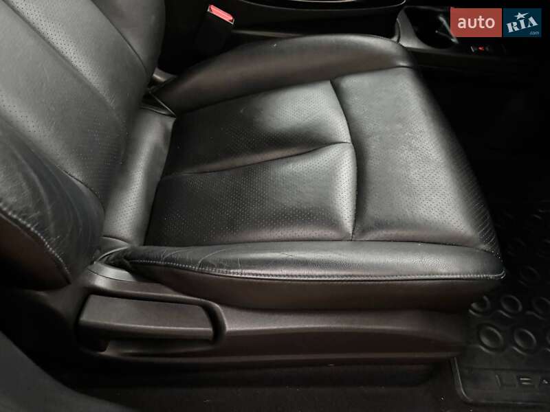 Хэтчбек Nissan Leaf 2013 в Днепре