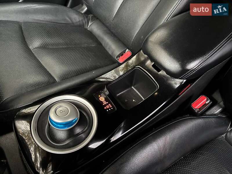 Хэтчбек Nissan Leaf 2013 в Днепре