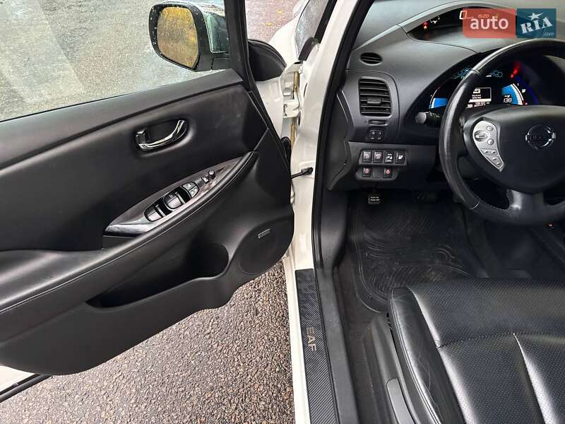 Хэтчбек Nissan Leaf 2013 в Днепре
