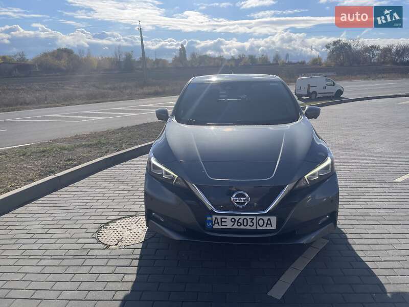 Хетчбек Nissan Leaf 2017 в Дніпрі
