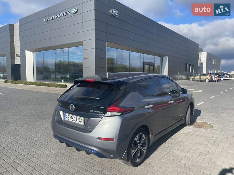 Хетчбек Nissan Leaf 2017 в Дніпрі