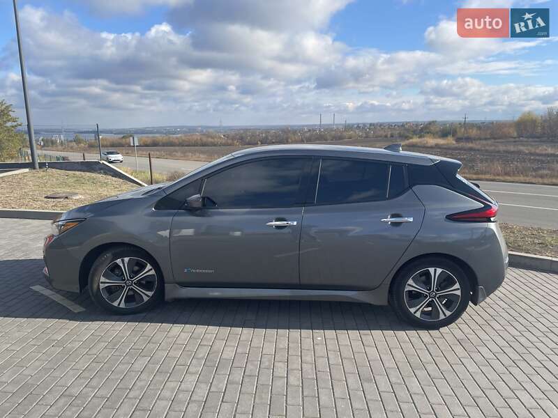 Хетчбек Nissan Leaf 2017 в Дніпрі