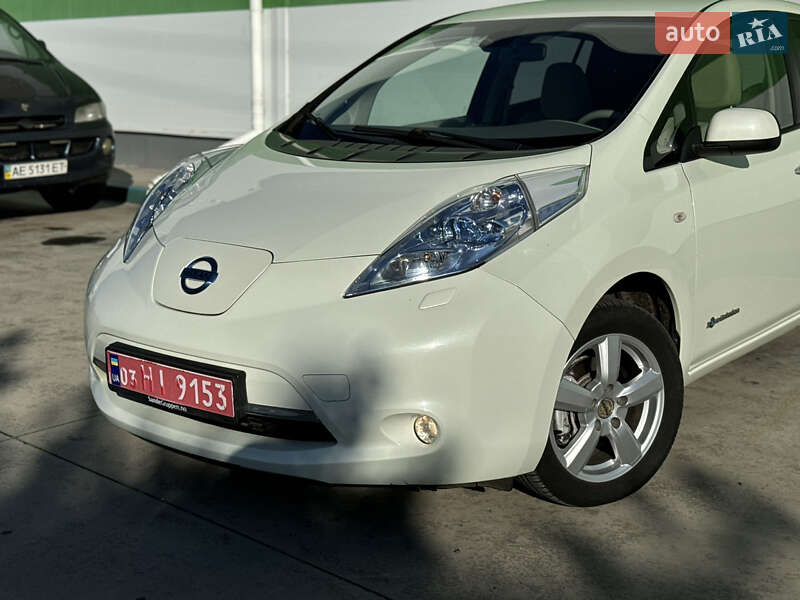 Хэтчбек Nissan Leaf 2012 в Александрие