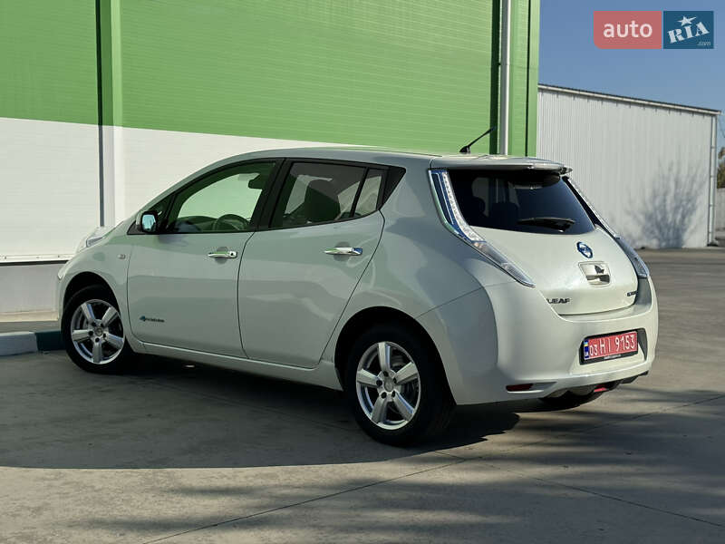 Хэтчбек Nissan Leaf 2012 в Александрие