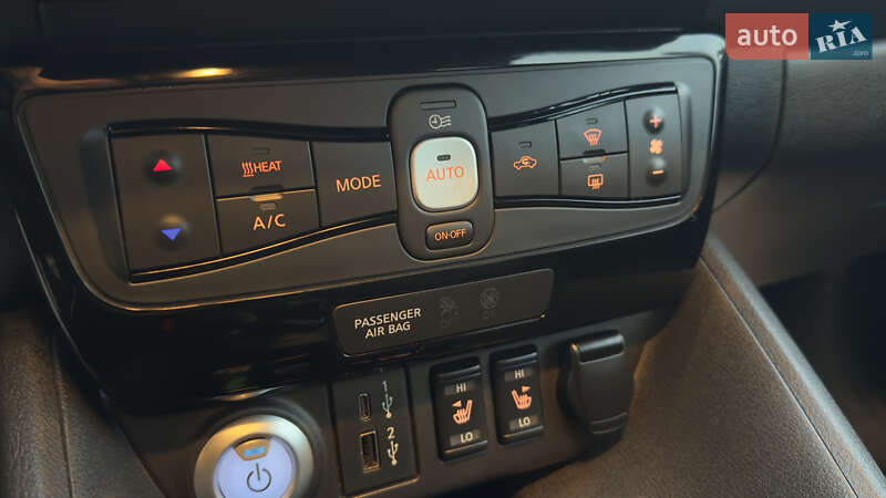 Хэтчбек Nissan Leaf 2023 в Сваляве