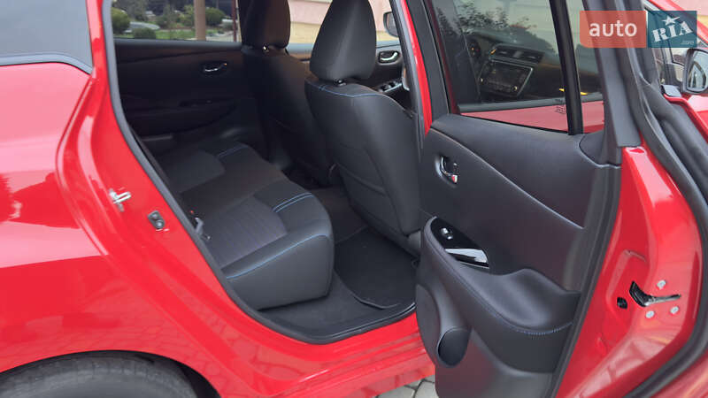 Хэтчбек Nissan Leaf 2023 в Сваляве