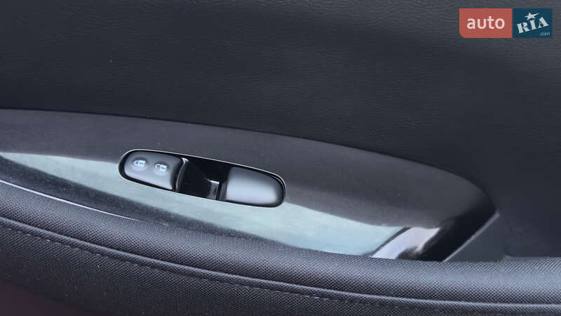 Хэтчбек Nissan Leaf 2023 в Сваляве