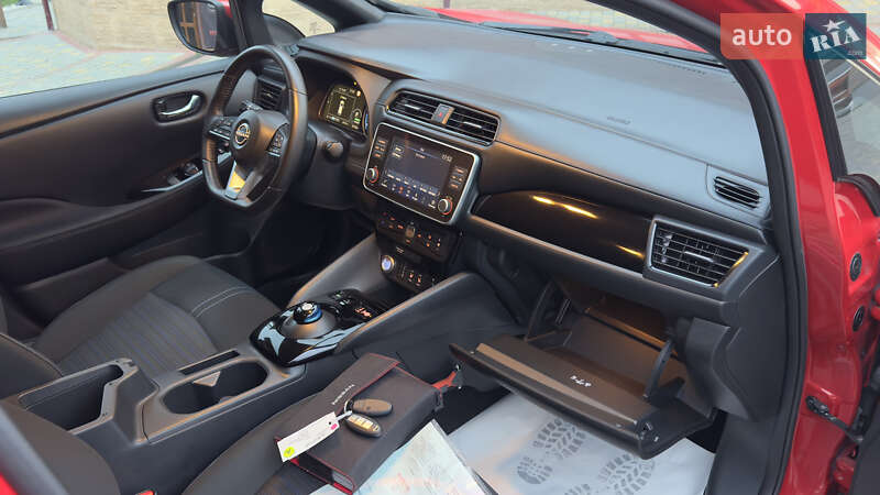 Хэтчбек Nissan Leaf 2023 в Сваляве