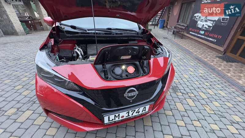 Хэтчбек Nissan Leaf 2023 в Сваляве