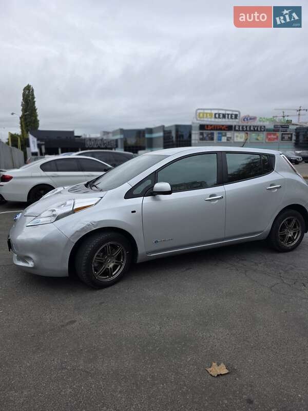 Хэтчбек Nissan Leaf 2015 в Одессе