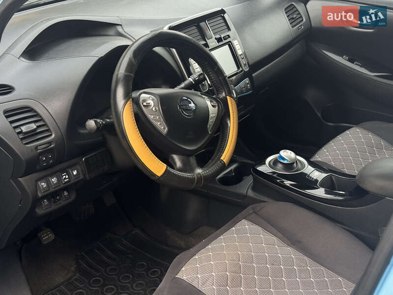Хэтчбек Nissan Leaf 2015 в Золочеве