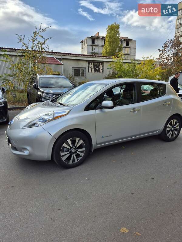 Хэтчбек Nissan Leaf 2015 в Днепре фото Хэтчбек Nissan Leaf 2015 в Днепре