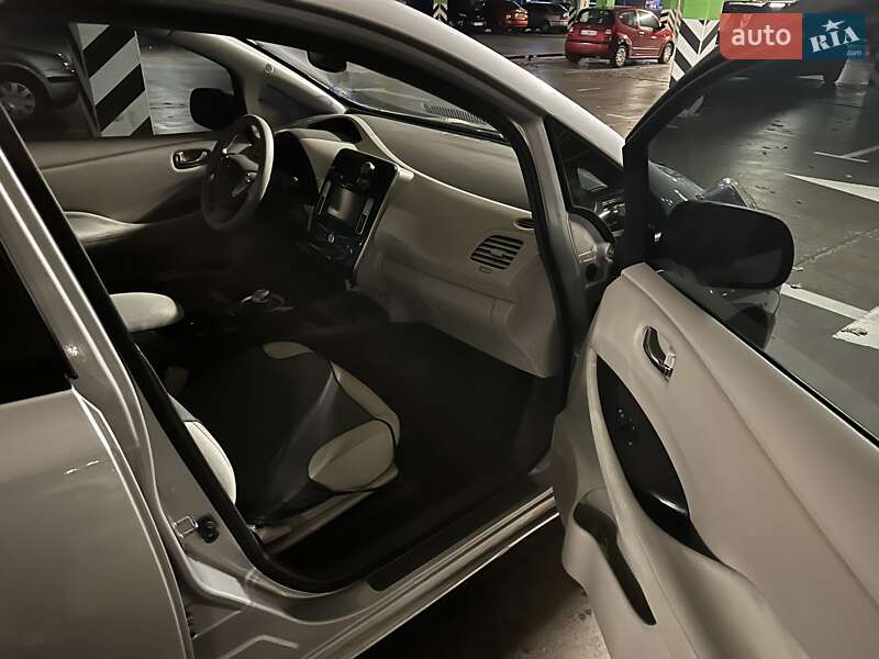 Хэтчбек Nissan Leaf 2011 в Киеве