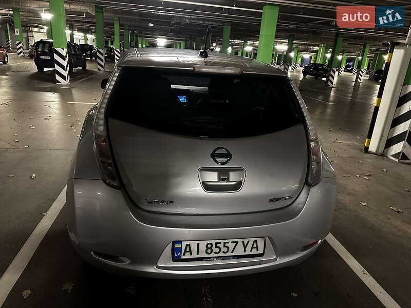 Хэтчбек Nissan Leaf 2011 в Киеве