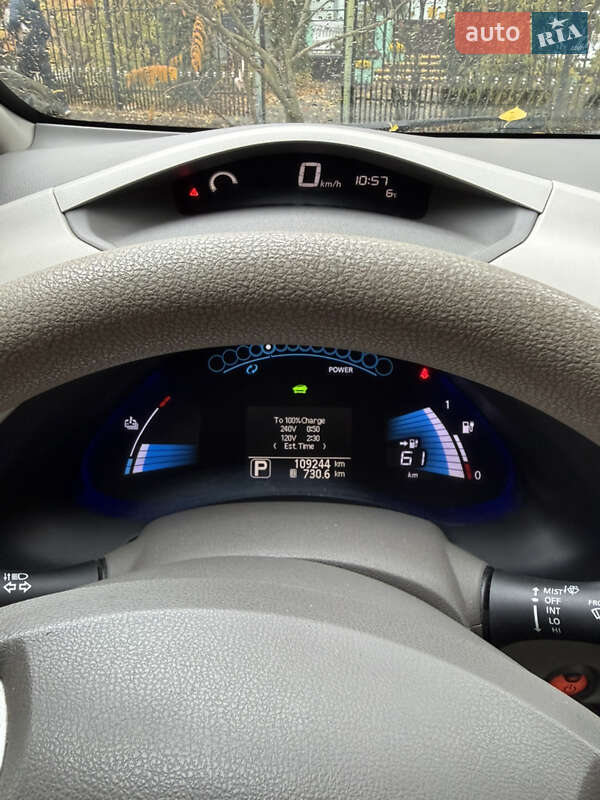 Хэтчбек Nissan Leaf 2011 в Львове