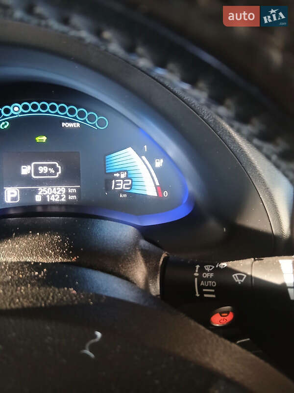 Хэтчбек Nissan Leaf 2015 в Золочеве