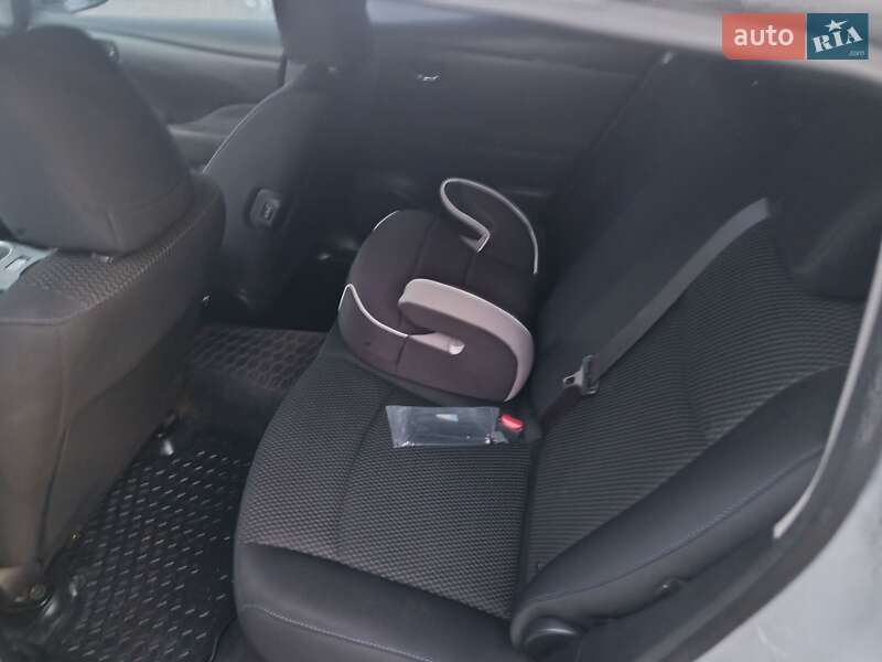 Хетчбек Nissan Leaf 2013 в Житомирі