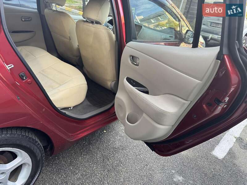 Хэтчбек Nissan Leaf 2014 в Киеве