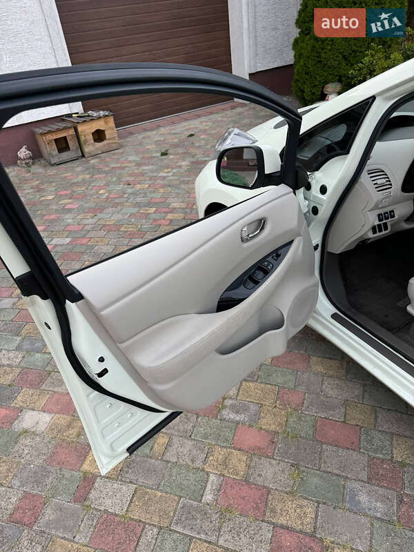 Хетчбек Nissan Leaf 2012 в Любомлі