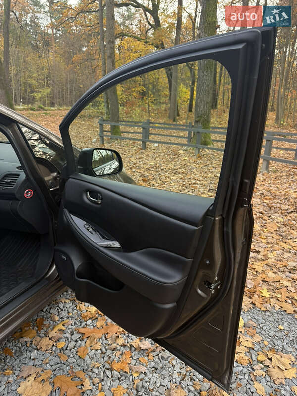 Хэтчбек Nissan Leaf 2017 в Бродах фото 14 Хэтчбек Nissan Leaf 2017 в Бродах