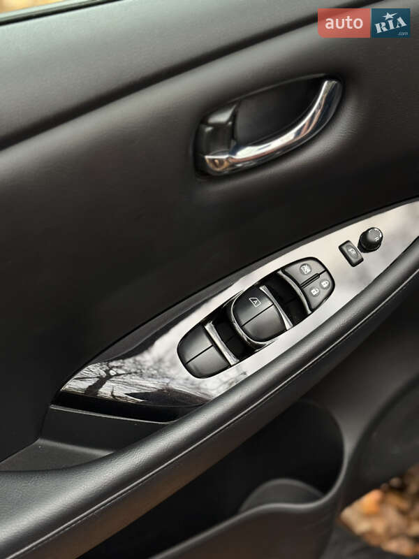 Хэтчбек Nissan Leaf 2018 в Бродах фото 10 Хэтчбек Nissan Leaf 2018 в Бродах