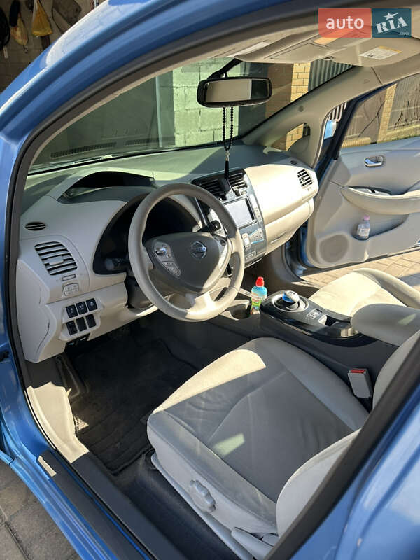 Хэтчбек Nissan Leaf 2012 в Измаиле