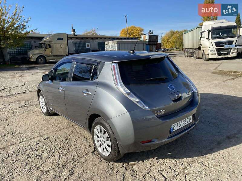 Хэтчбек Nissan Leaf 2015 в Одессе