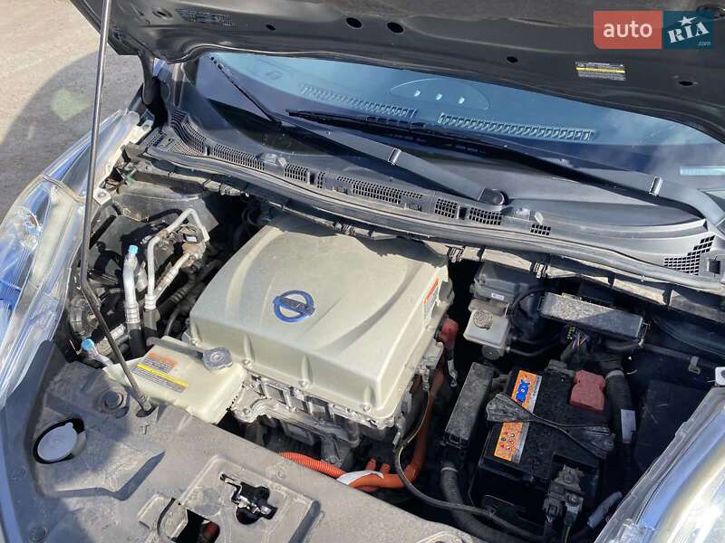 Хэтчбек Nissan Leaf 2015 в Одессе