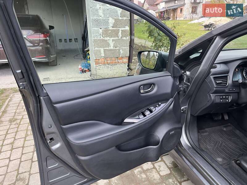 Хэтчбек Nissan Leaf 2018 в Львове