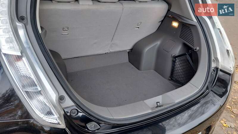 Хэтчбек Nissan Leaf 2017 в Киеве