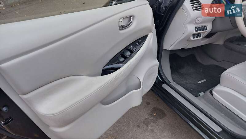 Хэтчбек Nissan Leaf 2017 в Киеве