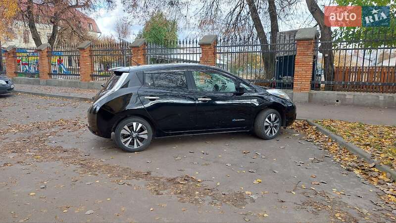 Хэтчбек Nissan Leaf 2017 в Киеве