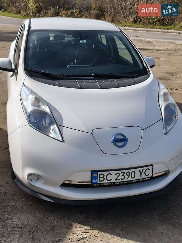 Хетчбек Nissan Leaf 2013 в Новояворівську фото Хетчбек Nissan Leaf 2013 в Новояворівську