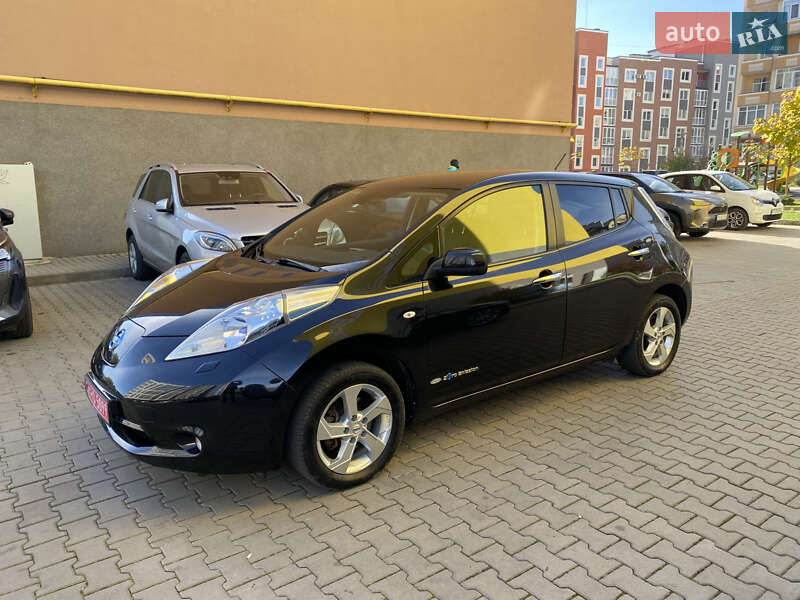 Хетчбек Nissan Leaf 2014 в Чернівцях