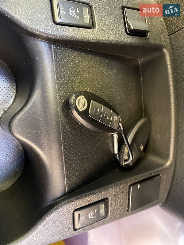 Хетчбек Nissan Leaf 2014 в Чернівцях