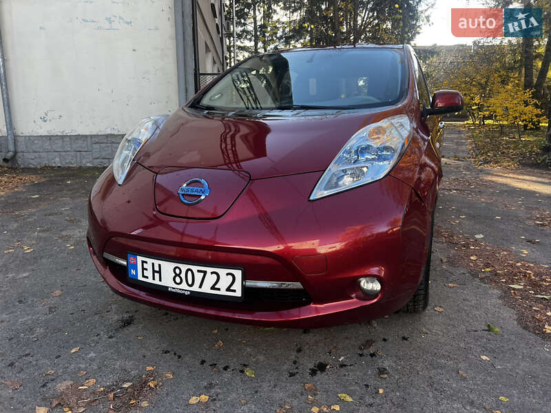 Хэтчбек Nissan Leaf 2011 в Радивилове