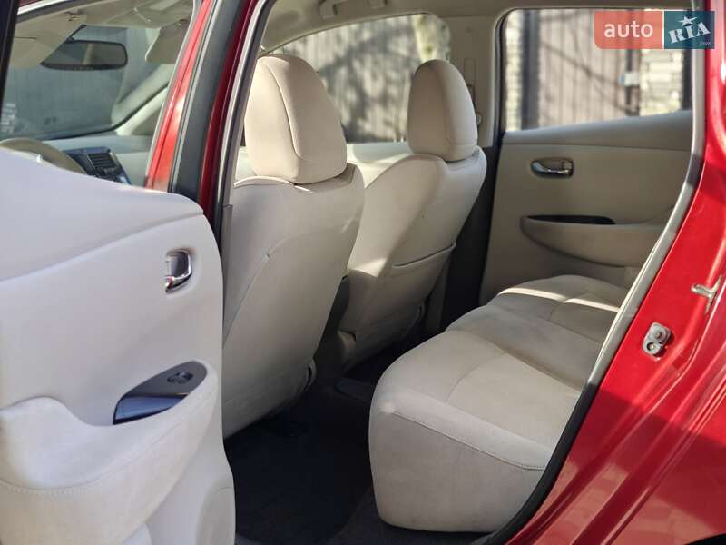 Хэтчбек Nissan Leaf 2012 в Ивано-Франковске