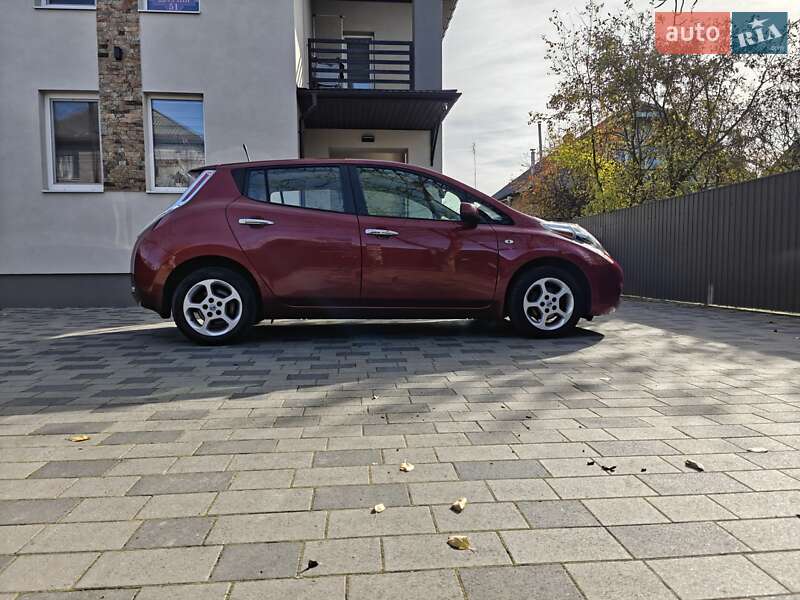 Хэтчбек Nissan Leaf 2012 в Ивано-Франковске
